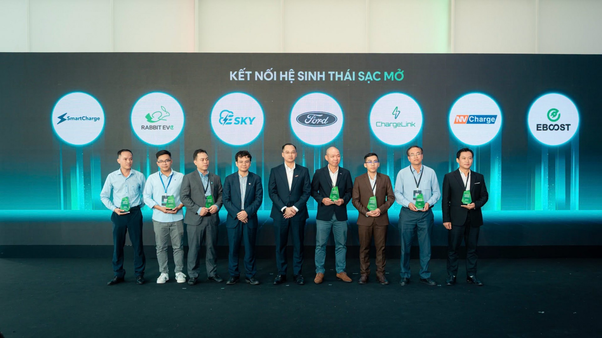 Nền tảng VETC Trạm sạc đã có 350 trụ đến từ 7 đơn vị Nền tảng VETC Trạm sạc đã có 350 trụ đến từ 7 đơn vị