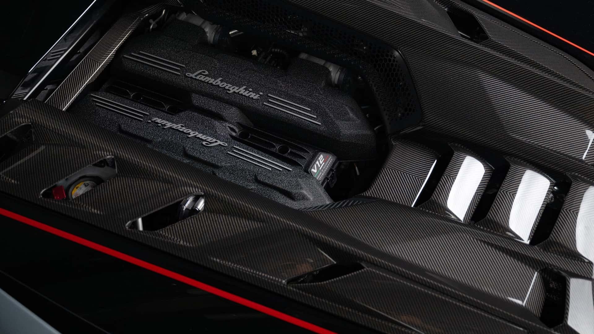 Lamborghini Revuelto SV ra mắt với công suất 1.050 mã lực, 0-100 km/h trong 2,4 giây Động cơ V12 của Lamborghini Revuelto SV