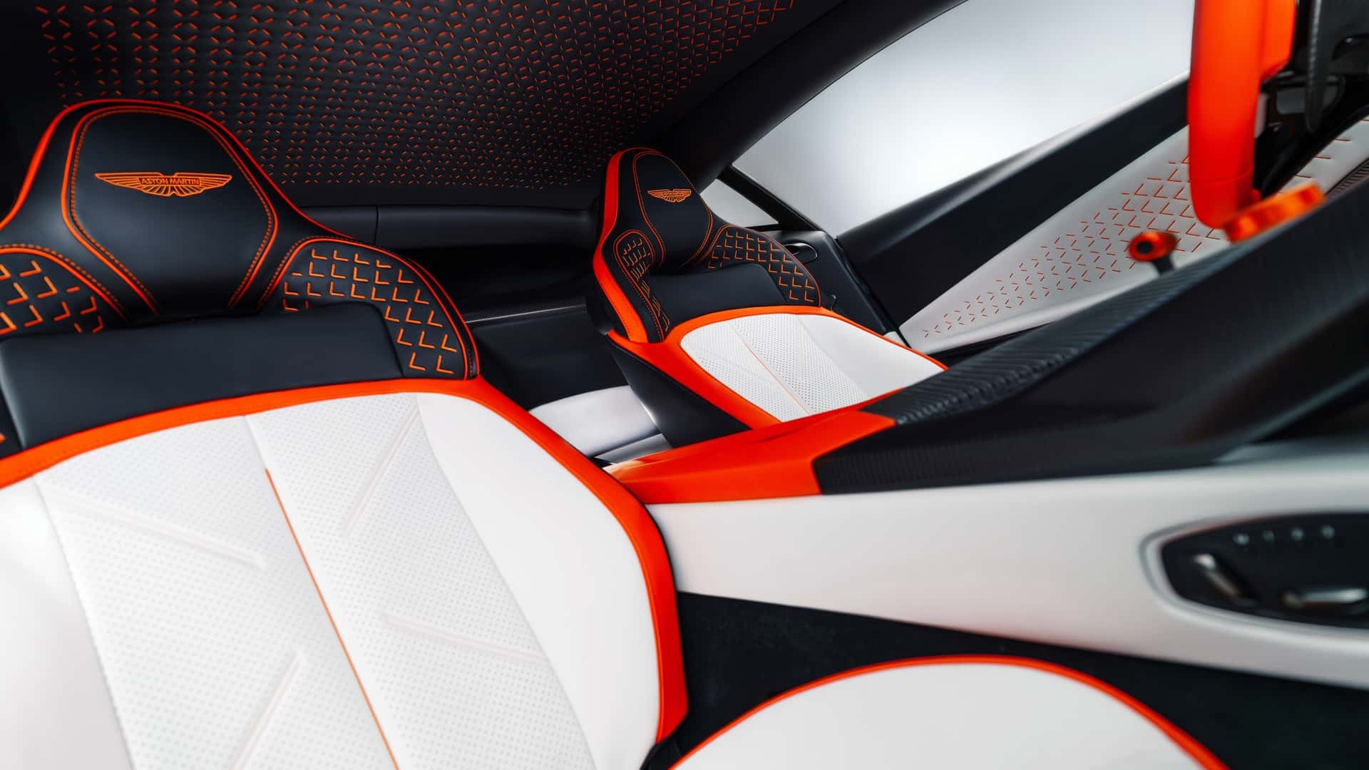 Ghế ngồi của Aston Martin Valen