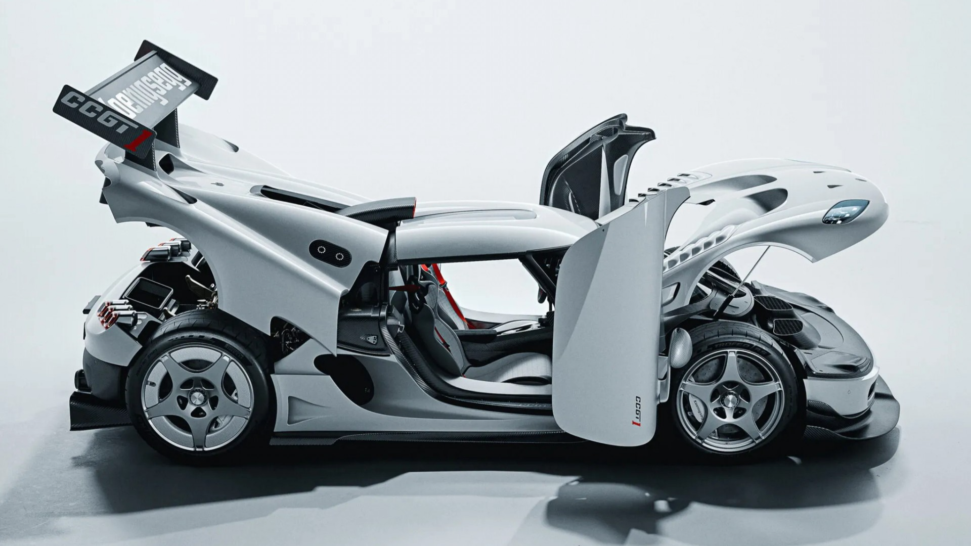 Phía bên của Koenigsegg CCGT1
