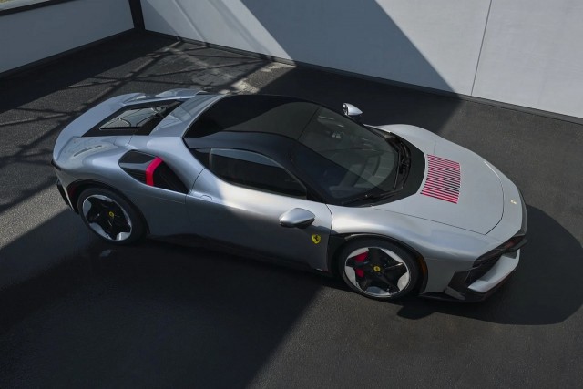 Diện kiến Ferrari CZ26, siêu xe độc bản mới nhất của thương hiệu Ý