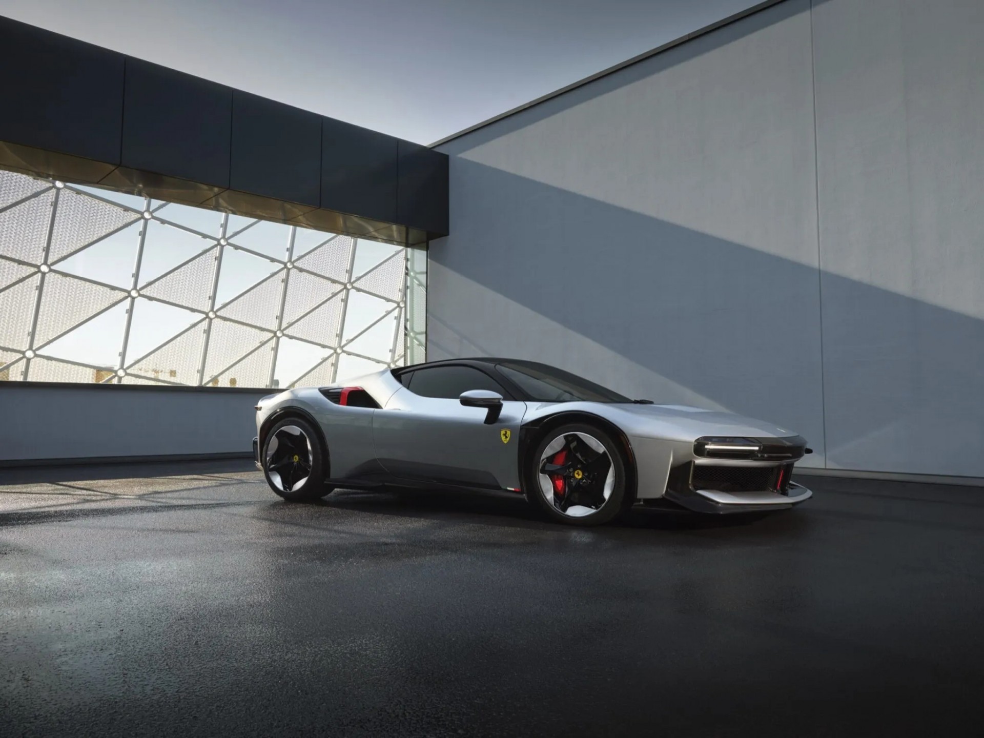 Diện kiến Ferrari CZ26, siêu xe độc bản mới nhất của thương hiệu Ý Ferrari CZ26 là mẫu xe off-one thiết kế riêng cho một khách hàng ẩn danh tại Mỹ