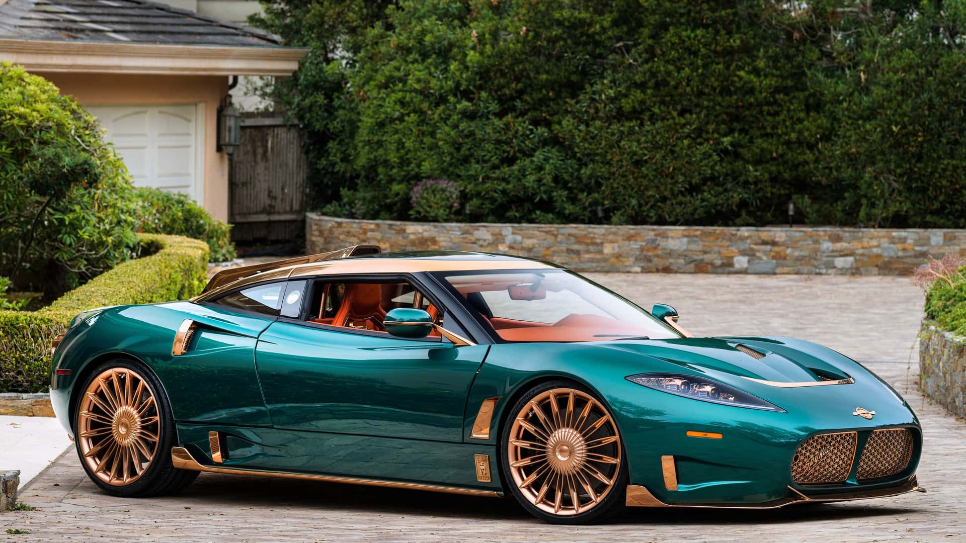 Siêu xe đẹp đến nao lòng này đến từ một thương hiệu gần như không ai biết tên Spyker C8 Preliator XXV khả năng sẽ có giá hàng triệu USD mỗi chiếc
