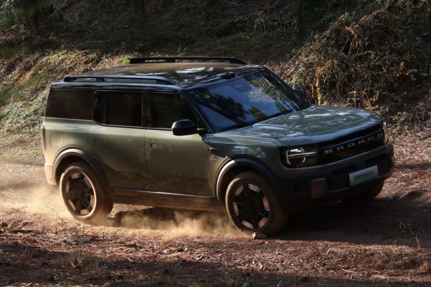 Ford Bronco New Energy lộ diện, có thể đi được 1.220 km