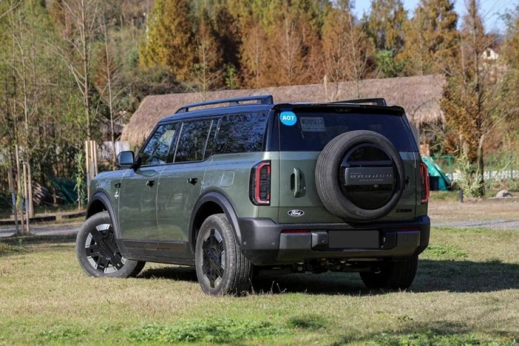 Ford Bronco New Energy lộ diện, có thể đi được 1.220 km