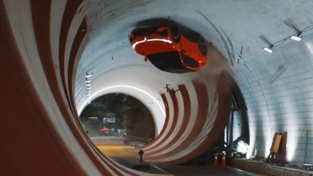 Xe điện Trung Quốc chạy ngược trên trần đường hầm: Video thật hay chỉ là kỹ xảo?