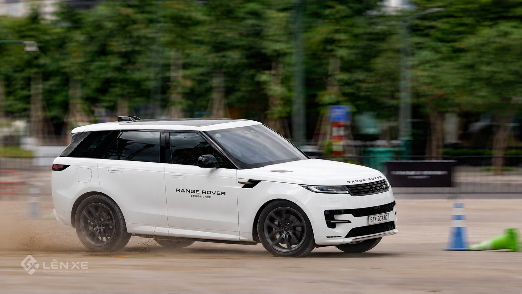 Tôi cầm lái Range Rover Sport PHEV hơn 7 tỷ đồng và cú đạp ga khiến tim đập nhanh