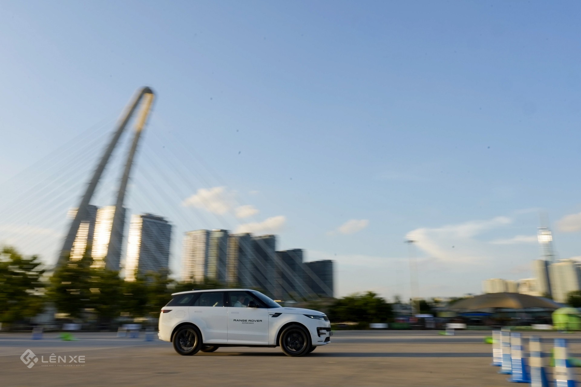Tôi cầm lái Range Rover Sport PHEV hơn 7 tỷ đồng
