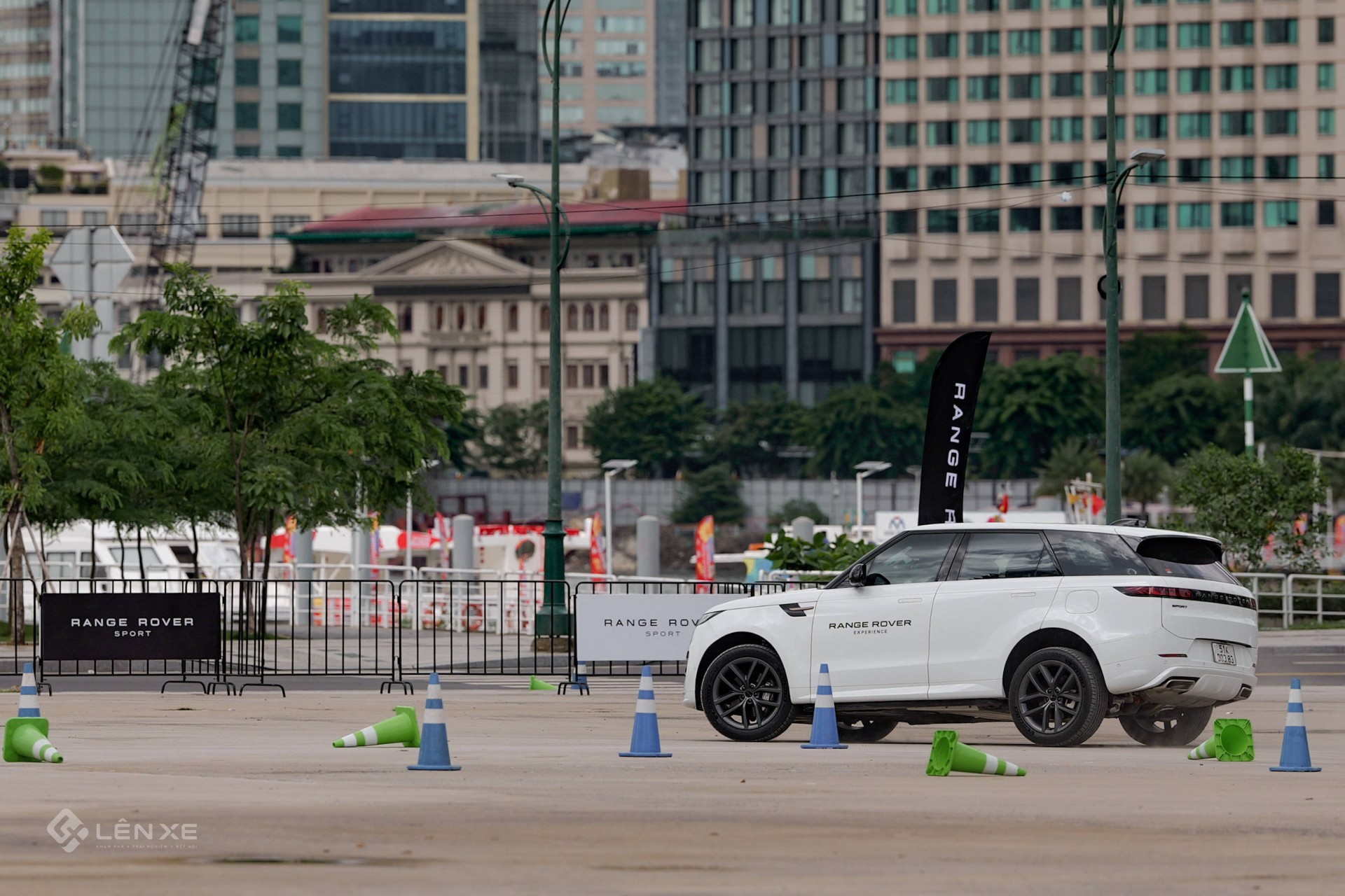 Tôi cầm lái Range Rover Sport PHEV hơn 7 tỷ đồng Tôi cầm lái Range Rover Sport PHEV hơn 7 tỷ đồng