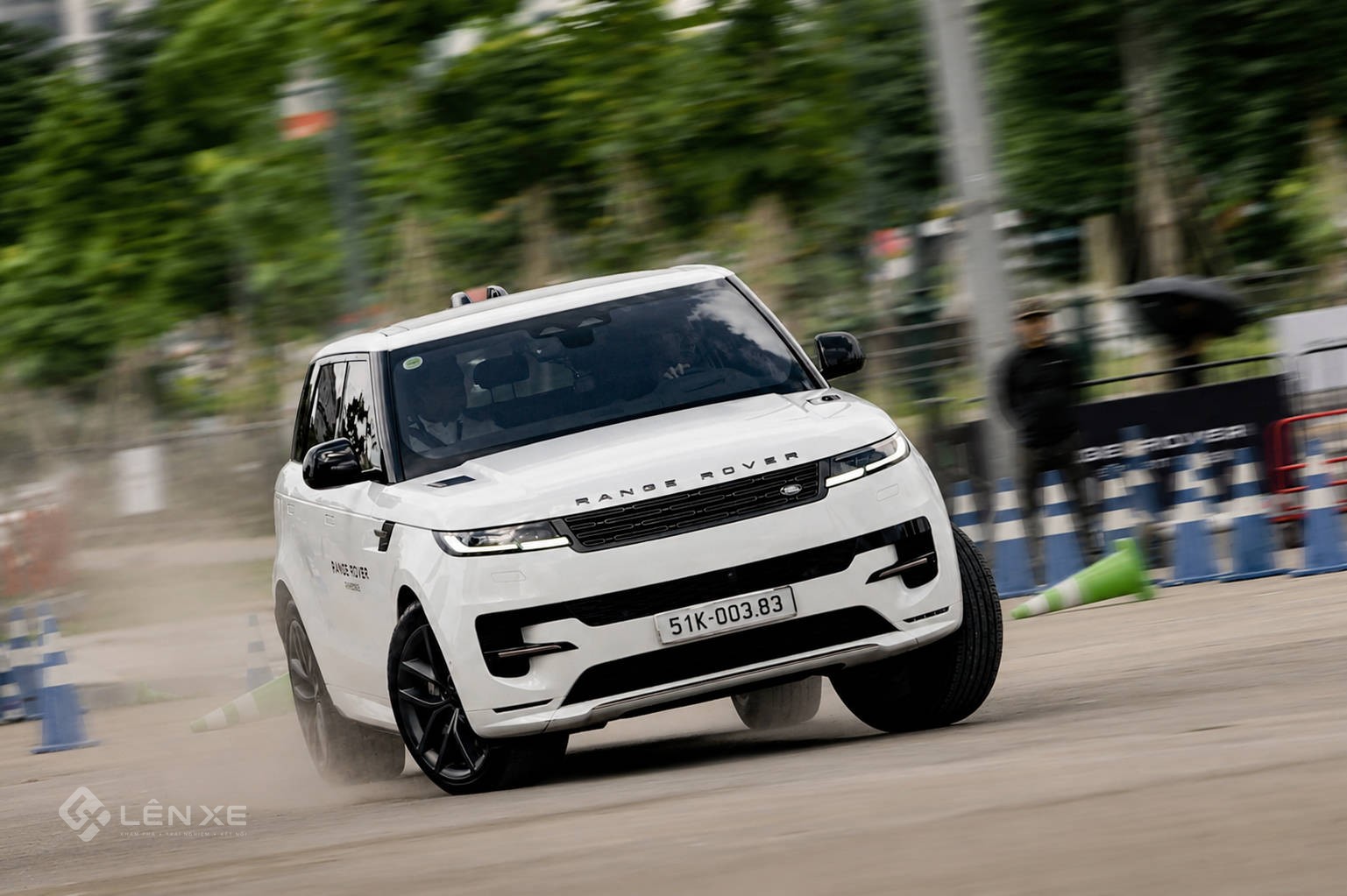 Tôi cầm lái Range Rover Sport PHEV hơn 7 tỷ đồng