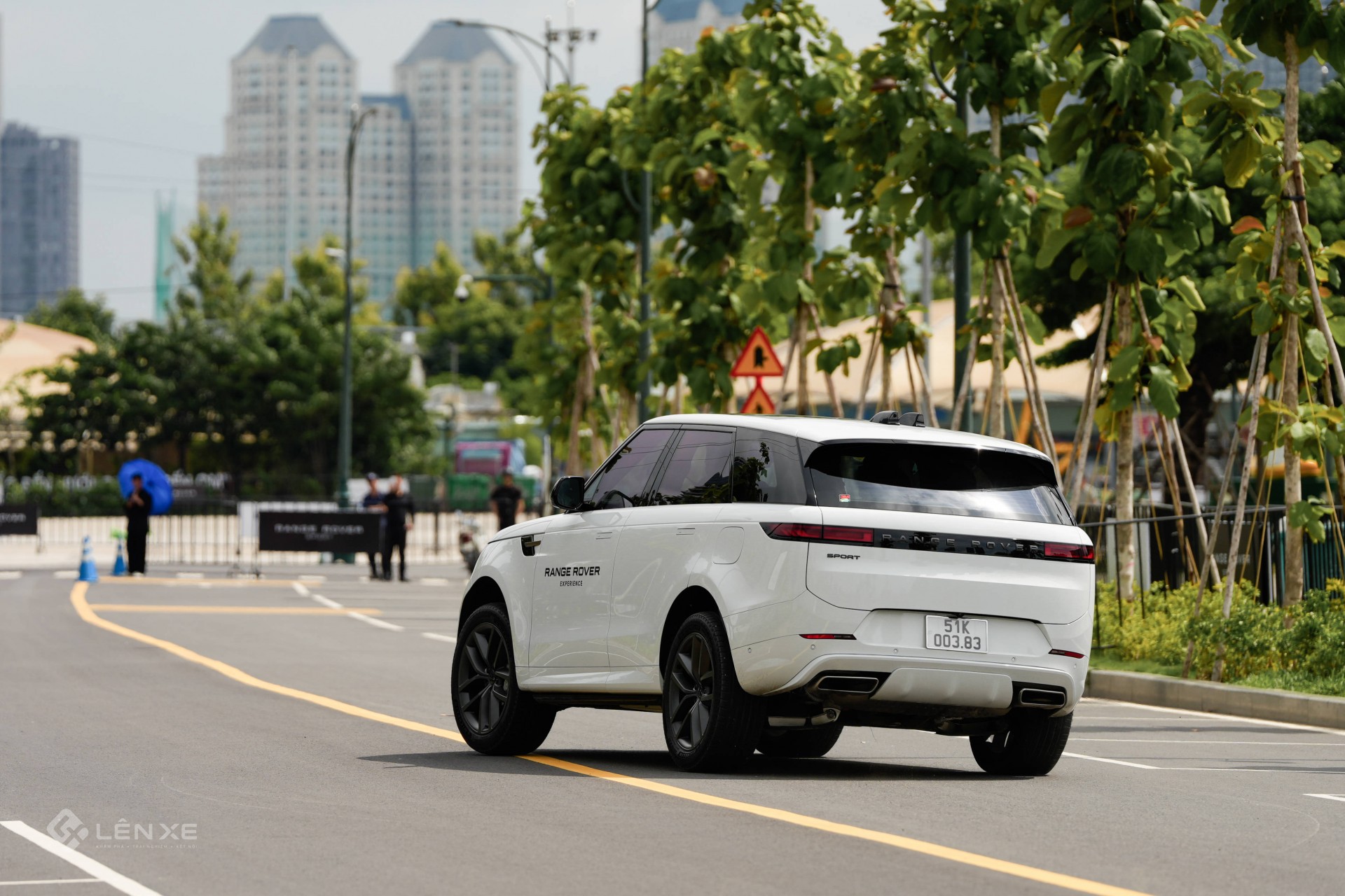 Tôi cầm lái Range Rover Sport PHEV hơn 7 tỷ đồng