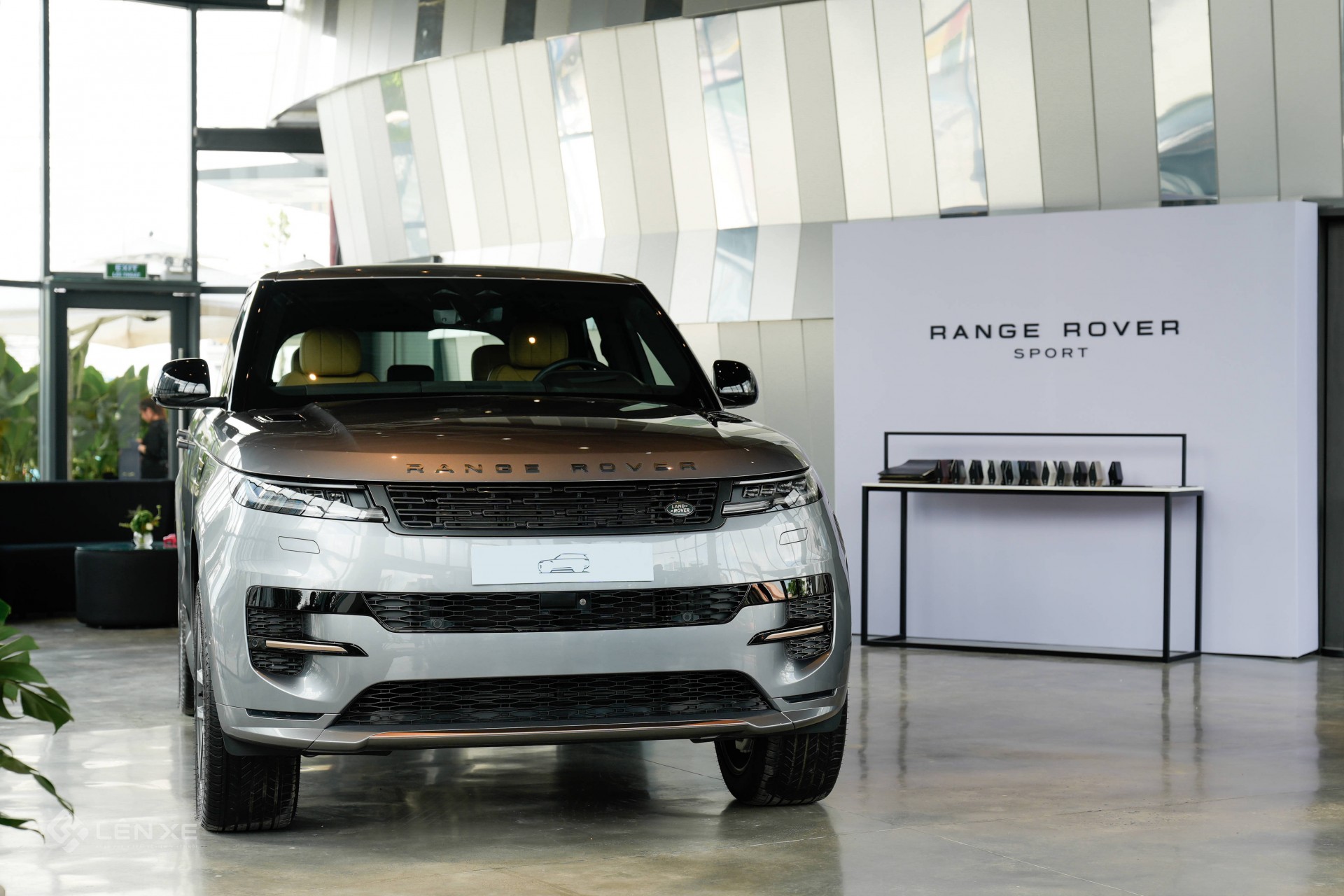 Tôi cầm lái Range Rover Sport PHEV hơn 7 tỷ đồng