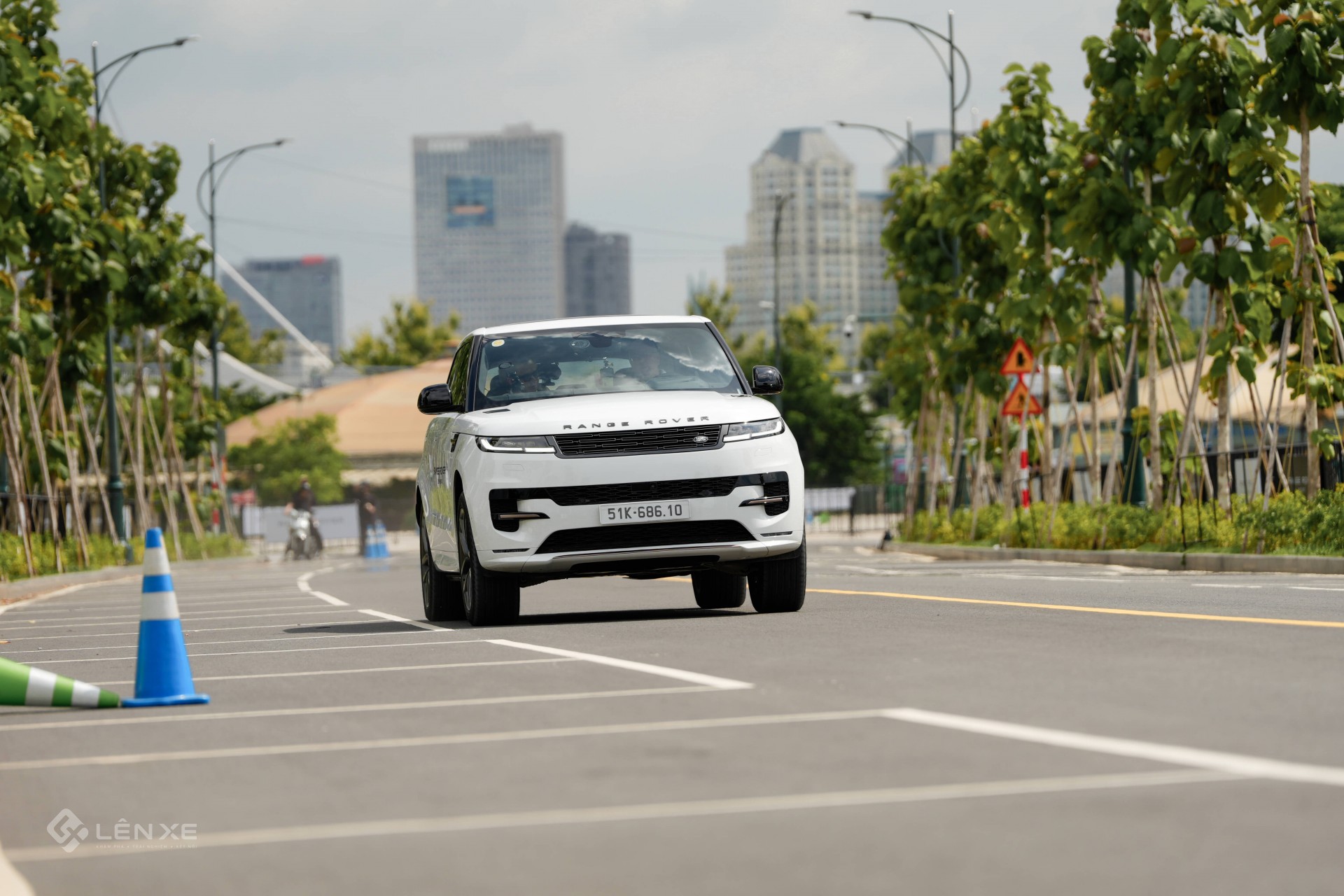 Tôi cầm lái Range Rover Sport PHEV hơn 7 tỷ đồng Tôi cầm lái Range Rover Sport PHEV hơn 7 tỷ đồng