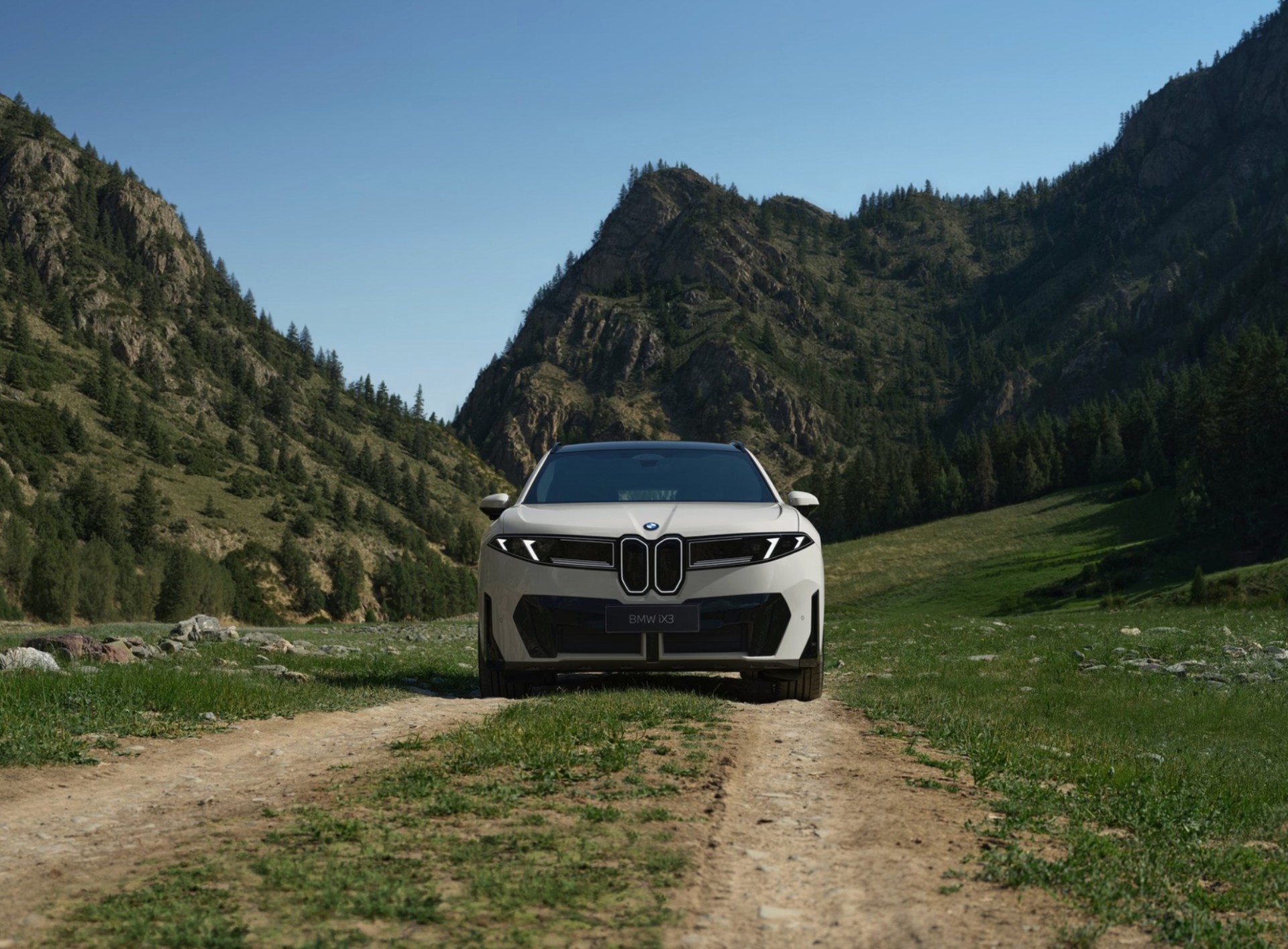 BMW iX3 L ra mắt, phạm vi 919 km và giá từ hơn 1 tỷ đồng