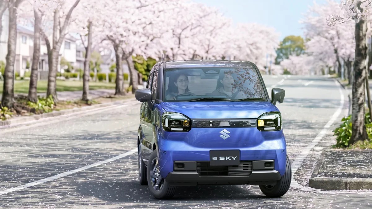 Mẫu xe điện tí hon Suzuki e-Sky hé lộ hình ảnh, dự kiến ra mắt mùa thu 2026 Mẫu xe điện tí hon Suzuki e-Sky hé lộ hình ảnh, dự kiến ra mắt mùa thu 2026