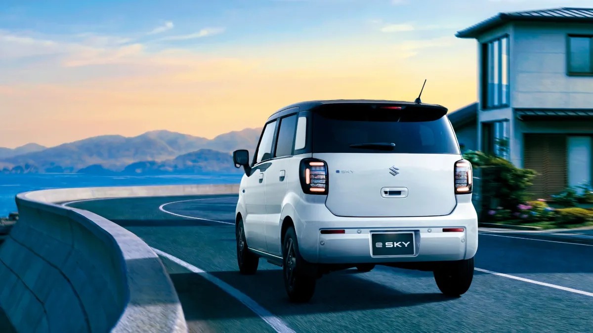 Mẫu xe điện tí hon Suzuki e-Sky hé lộ hình ảnh, dự kiến ra mắt mùa thu 2026 Mẫu xe điện tí hon Suzuki e-Sky hé lộ hình ảnh, dự kiến ra mắt mùa thu 2026