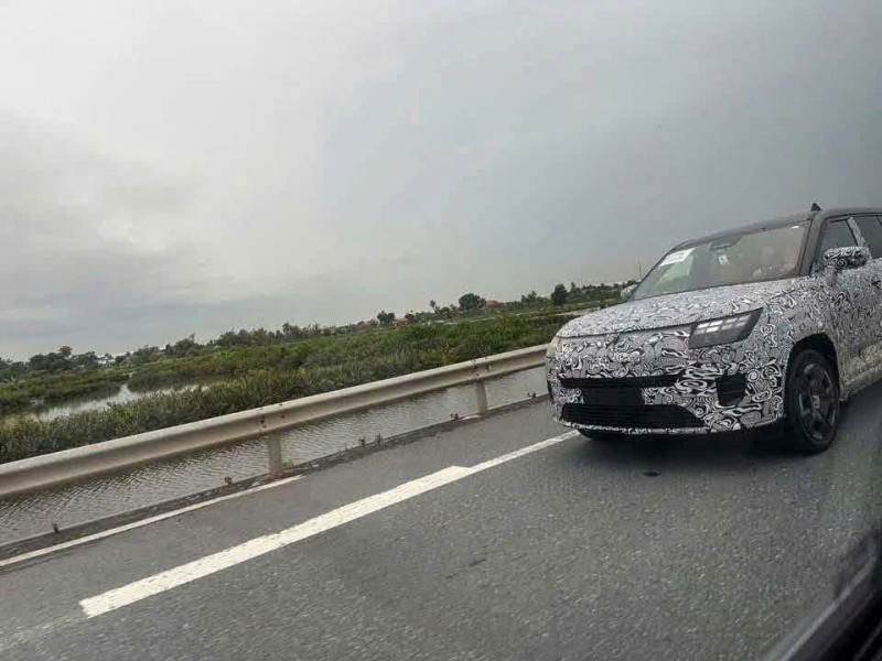 SUV cỡ lớn của VinFast chạy thử, khó phân biệt giữa VF 8 và VF 9, có thể sử dụng công nghệ EREV SUV cỡ lớn của VinFast chạy thử, khó phân biệt giữa VF 8 và VF 9, có thể sử dụng công nghệ EREV