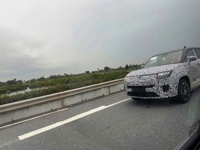 SUV cỡ lớn của VinFast chạy thử, khó phân biệt giữa VF 8 và VF 9, có thể sử dụng công nghệ EREV