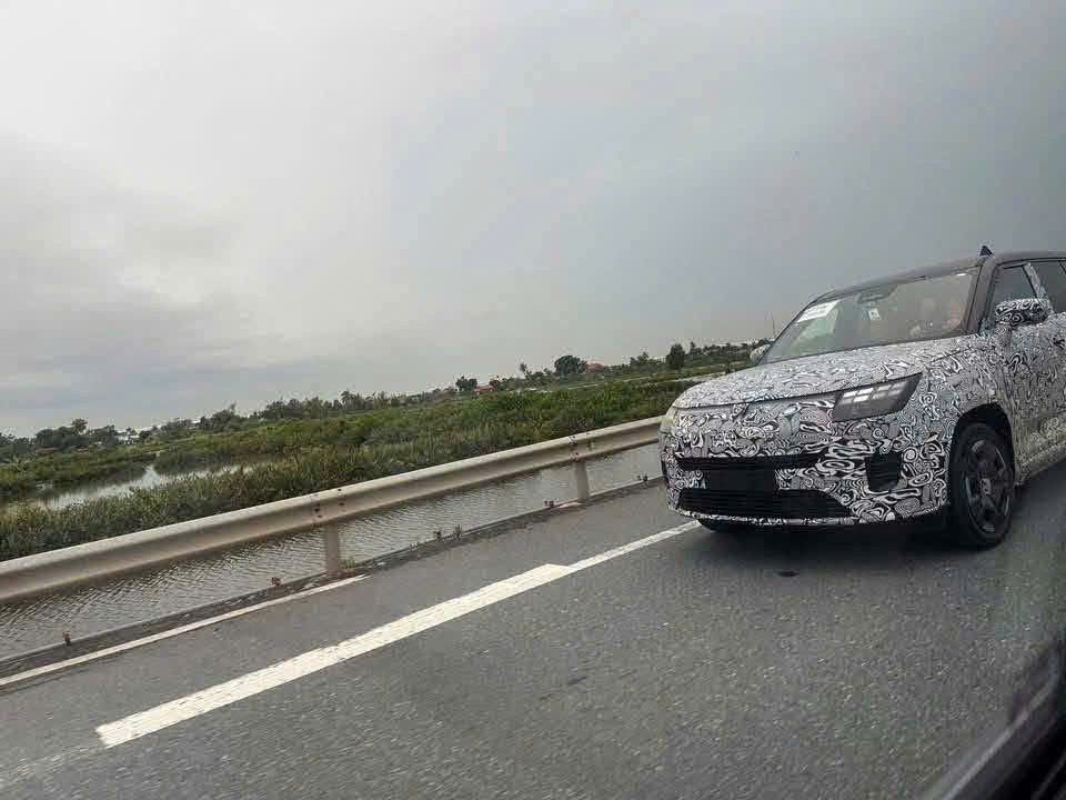 SUV cỡ lớn của VinFast chạy thử, khó phân biệt giữa VF 8 và VF 9, có thể sử dụng công nghệ EREV