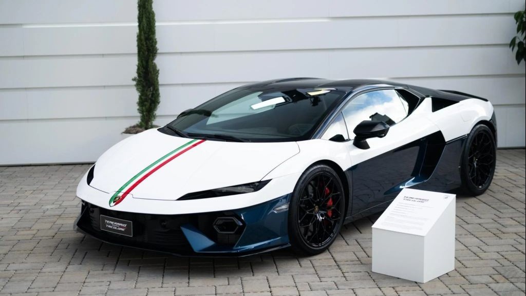 Sau 15 năm, Lamborghini Tricolore trở lại trong kỷ nguyên điện hóa