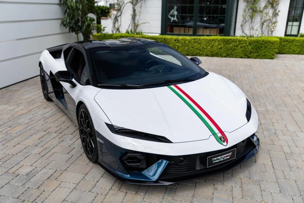 Sau 15 năm, Lamborghini Tricolore trở lại trong kỷ nguyên điện hóa Sau 15 năm, Lamborghini Tricolore trở lại trong kỷ nguyên điện hóa
