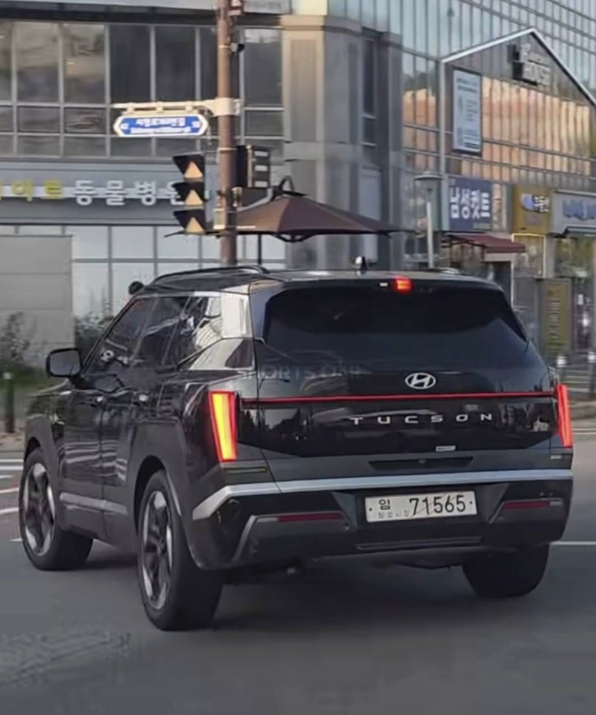 Hyundai Tucson thế hệ mới bản màu đen lộ diện trên đường phố Hyundai Tucson thế hệ mới bản màu đen lộ diện trên đường phố