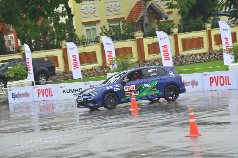 Phạm Hoàng Đức và cú chạm tay vào cúp vô địch RWD/AWD đáng nhớ Phạm Hoàng Đức và cú chạm tay vào cúp vô địch RWD/AWD đáng nhớ
