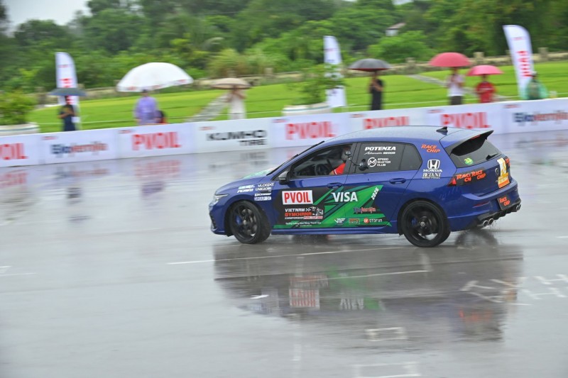 Phạm Hoàng Đức và cú chạm tay vào cúp vô địch RWD/AWD đáng nhớ Phạm Hoàng Đức và cú chạm tay vào cúp vô địch RWD/AWD đáng nhớ