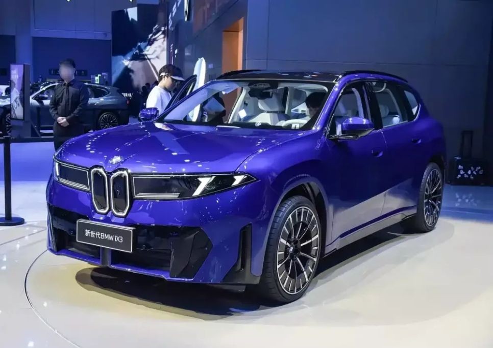 BMW iX3 L nhiều đơn đặt trước nhưng đại lý chưa có xe để khách xem BMW iX3 L nhiều đơn đặt trước nhưng đại lý chưa có xe để khách xem