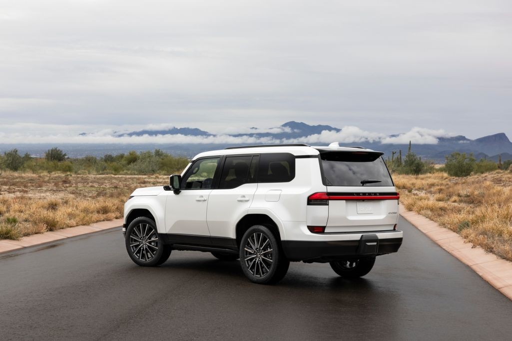 Lexus GX550 sắp nâng cấp, thêm ghế sau thông gió và lốp địa hình lớn hơn