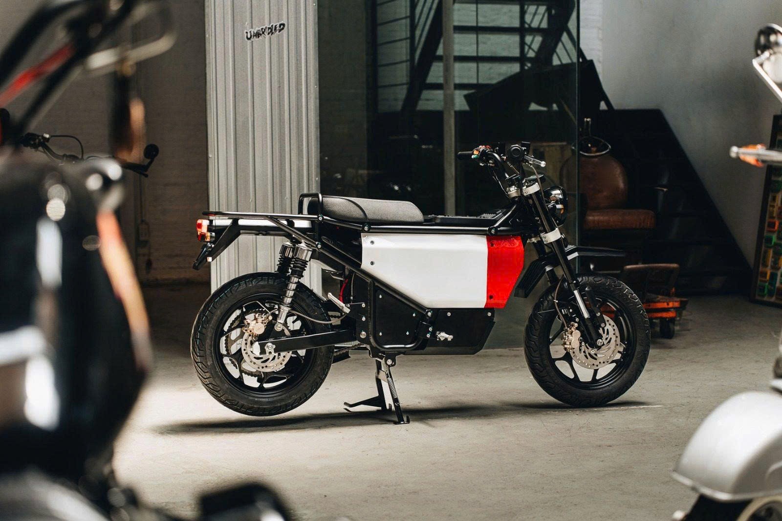 Một hãng xe Việt hé lộ về mẫu xe máy điện đổi pin mới, 2 pin, phạm vi di chuyển 160 km