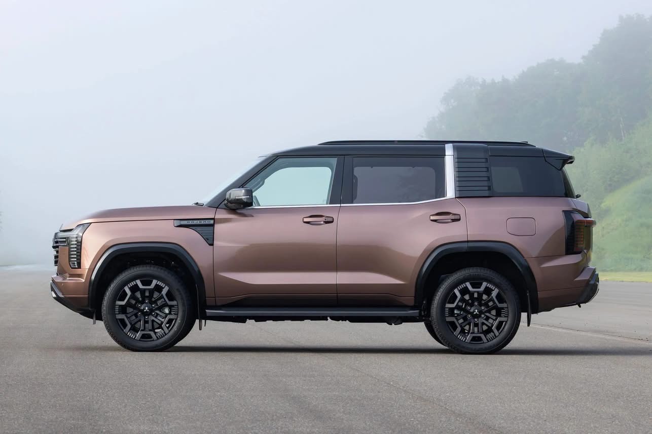 Mitsubishi Pajero thế hệ mới ra mắt, cạnh tranh Toyota Land Cruiser 250