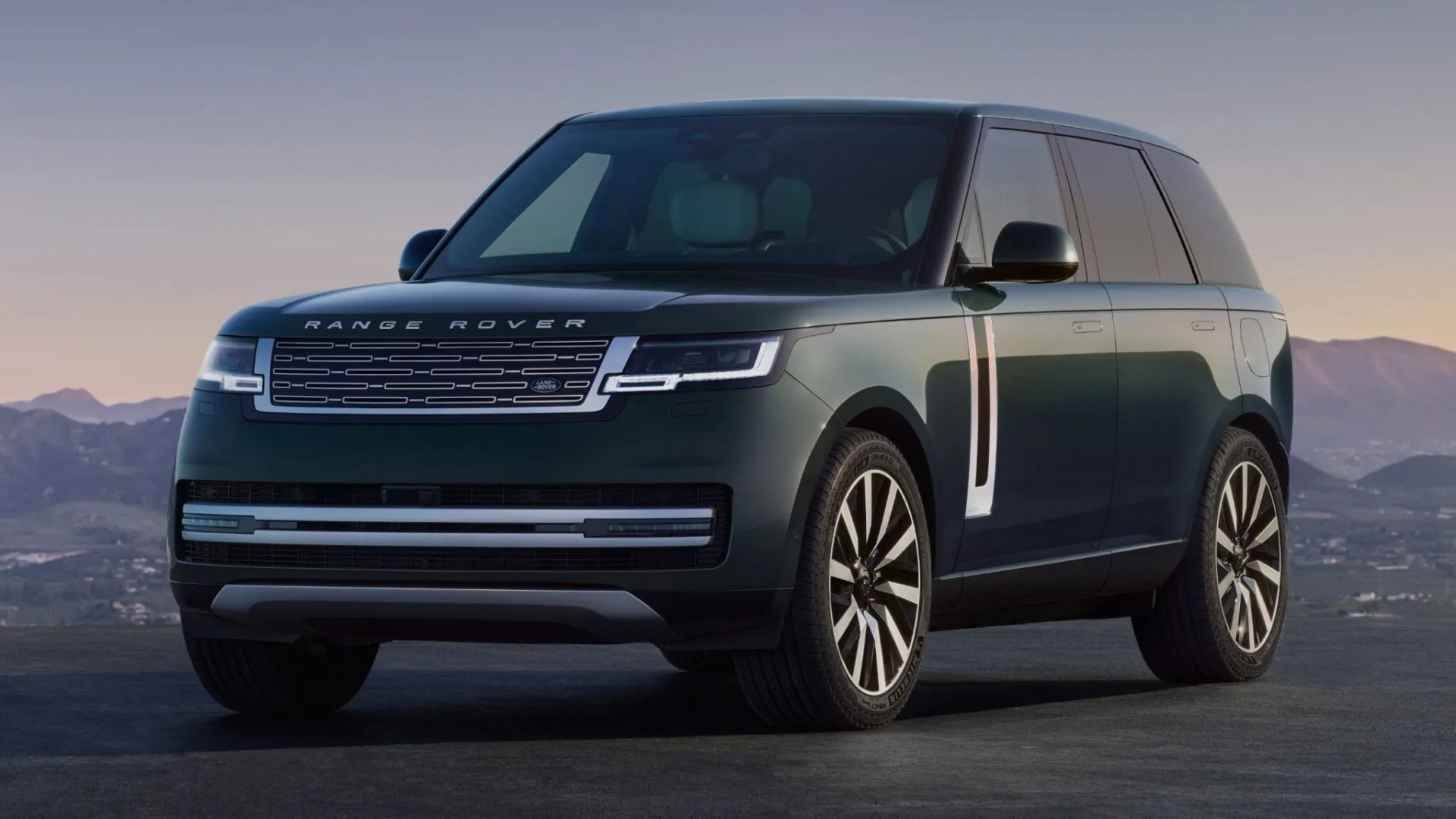 Range Rover Electric chính thức ra mắt, mạnh hơn và sang hơn bản V8