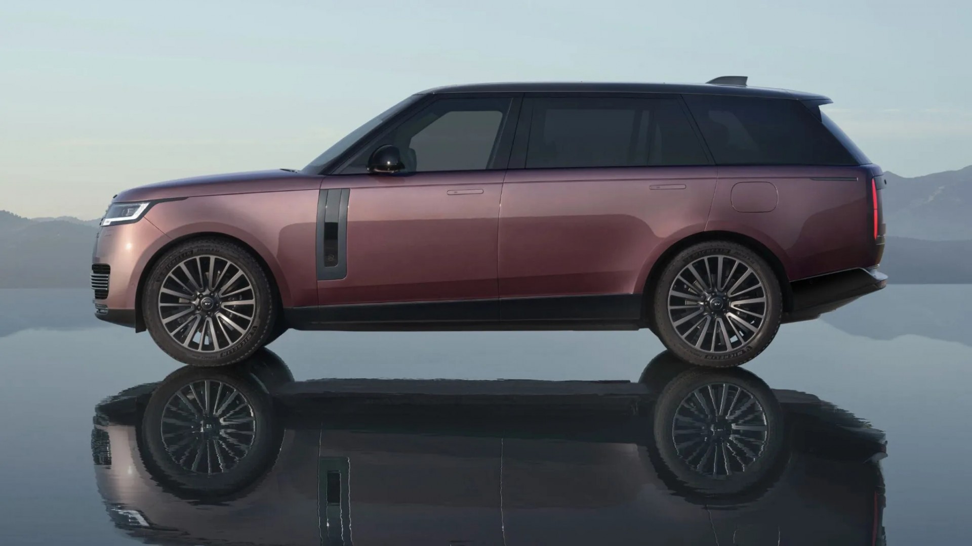 Range Rover Electric chính thức ra mắt, mạnh hơn và sang hơn bản V8