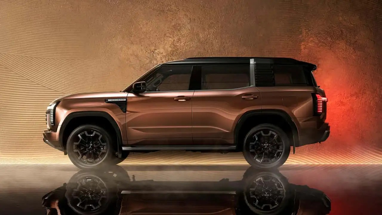 Mitsubishi Pajero thế hệ mới sẽ có hai mẫu xe Mitsubishi Pajero thế hệ mới được sản xuất tại Thái Lan và dự kiến sẽ được phân phối quốc tế rộng rãi