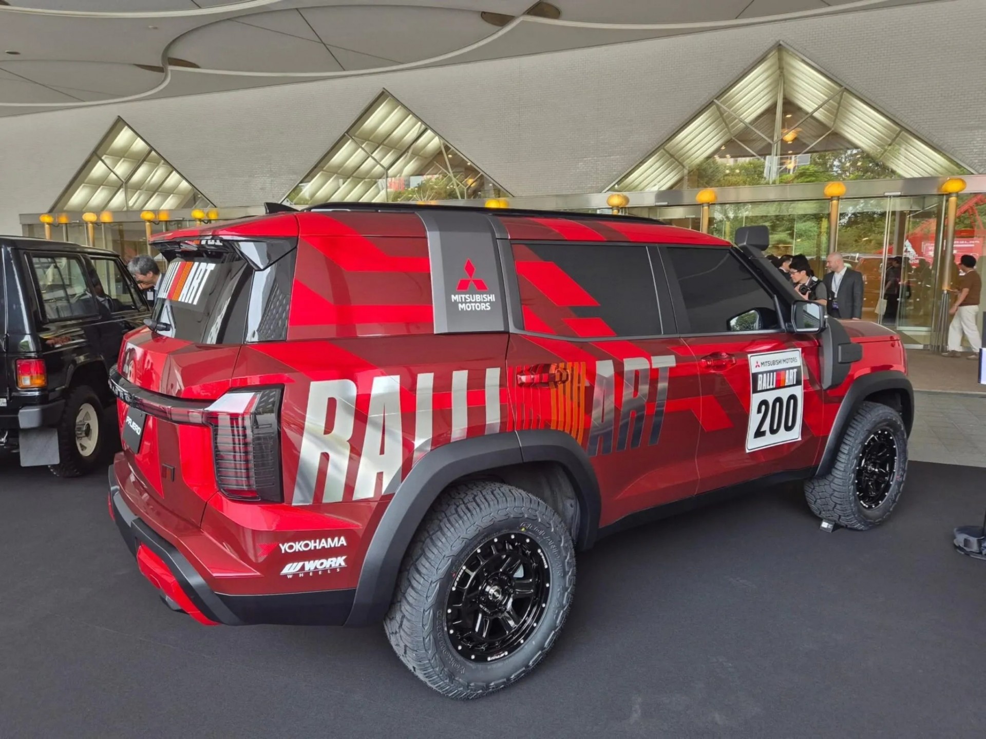 Trưng bày mẫu concept ấn tượng, nhưng Mitsubishi chưa có kế hoạch cho Pajero Ralliart