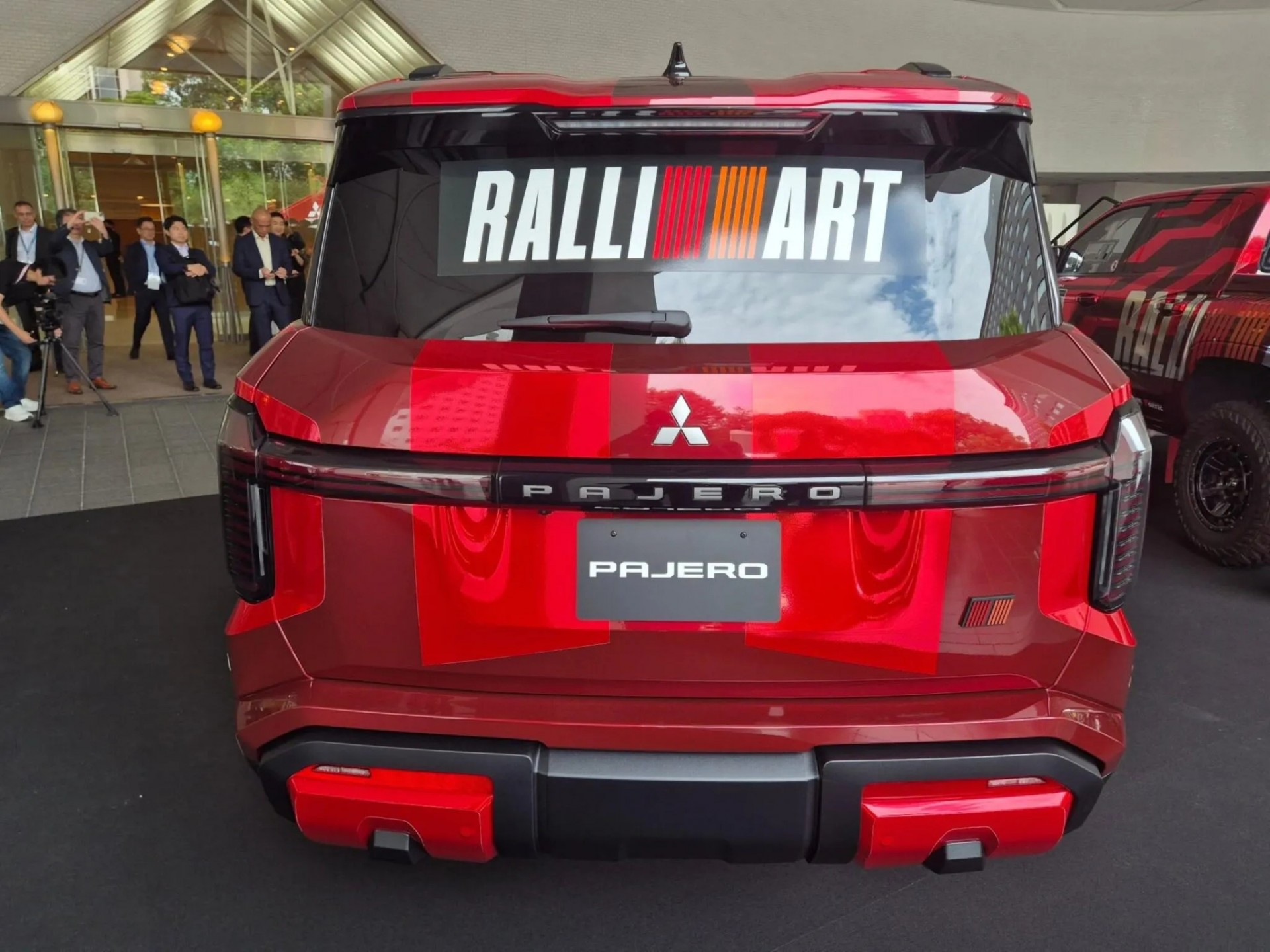Trưng bày mẫu concept ấn tượng, nhưng Mitsubishi chưa có kế hoạch cho Pajero Ralliart