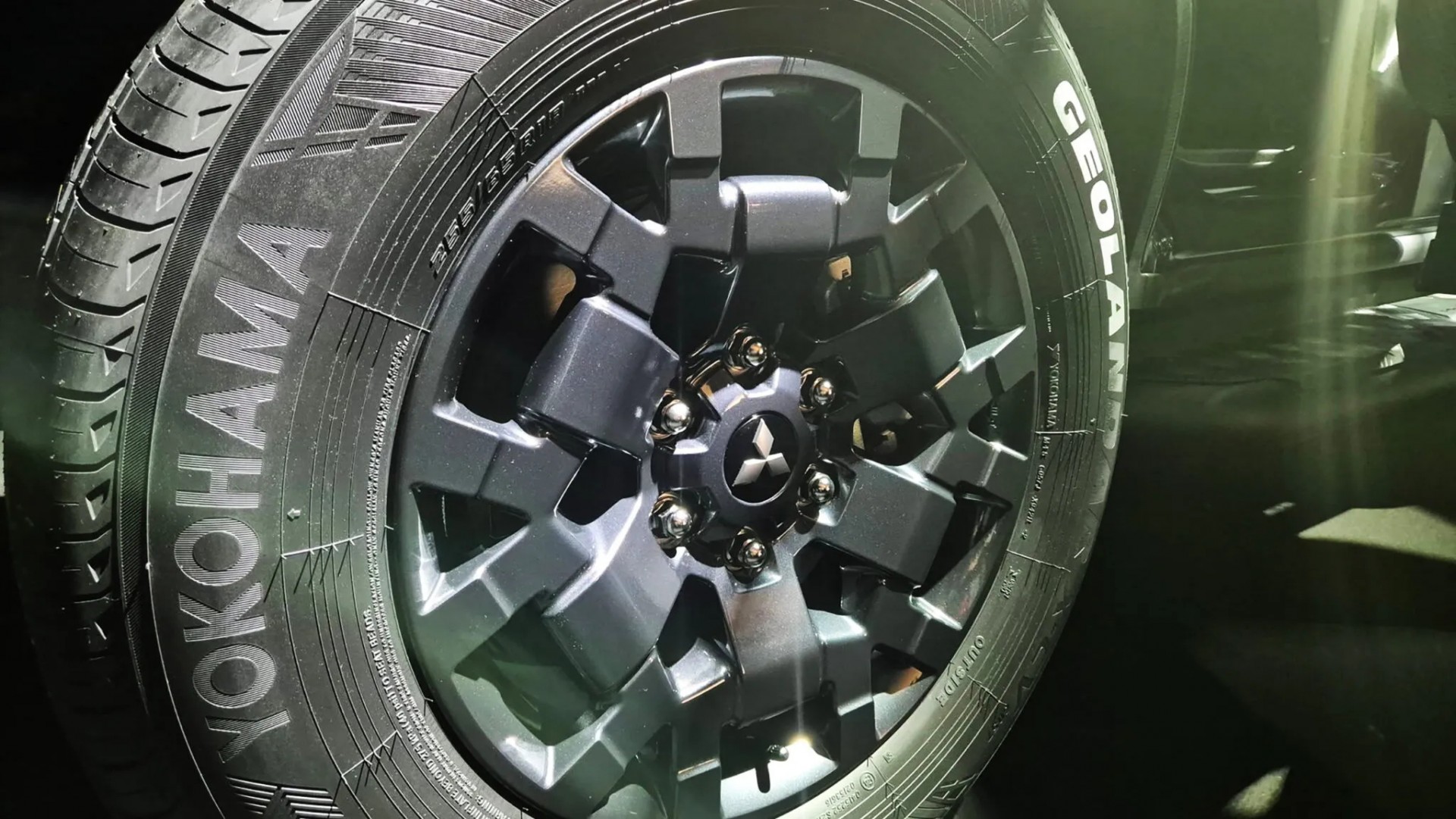 Trưng bày mẫu concept ấn tượng, nhưng Mitsubishi chưa có kế hoạch cho Pajero Ralliart