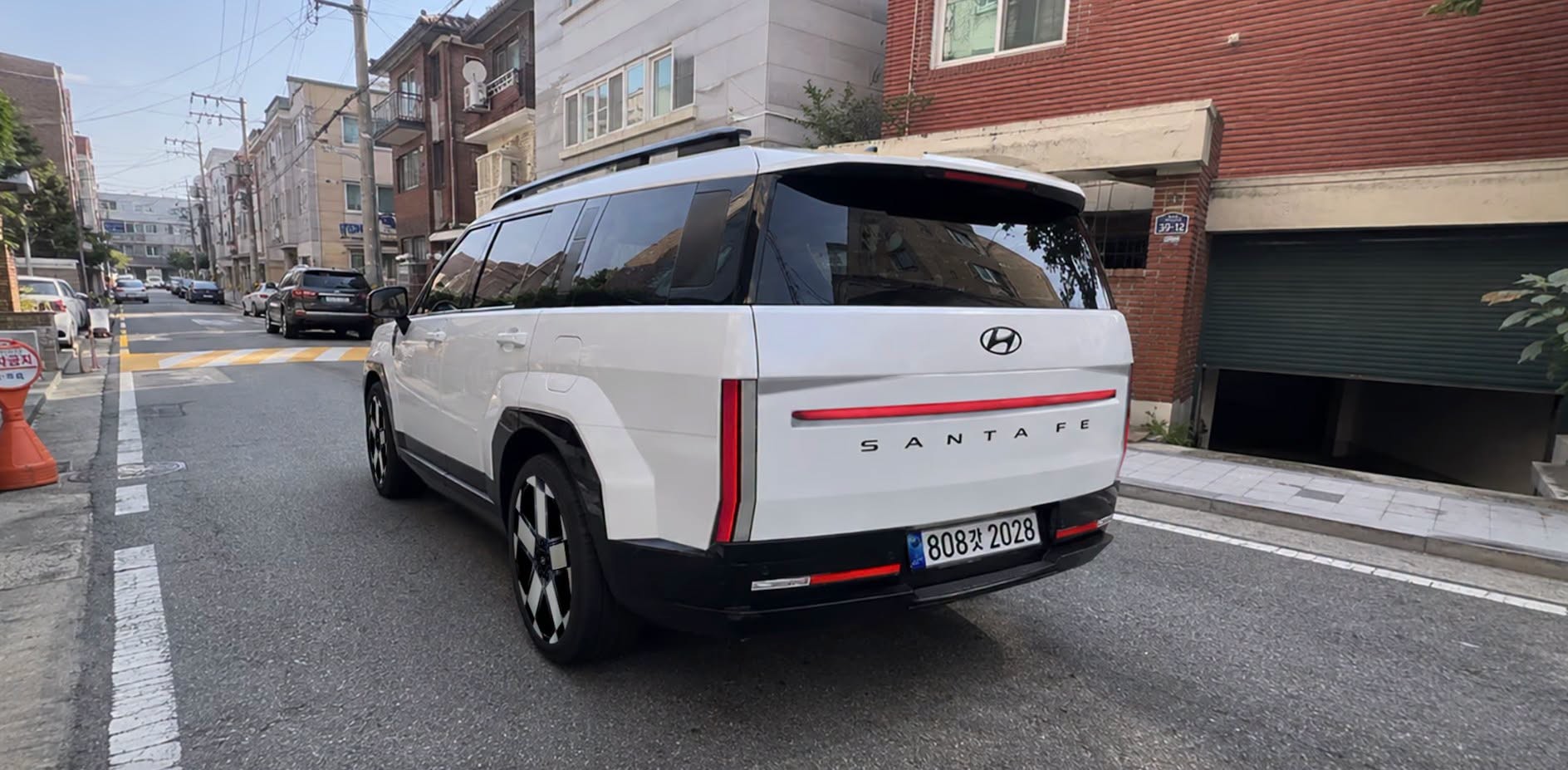Phác họa đuôi xe Hyundai Santa Fe 2027 dựa trên nguyên mẫu thử nghiệm gây chú ý