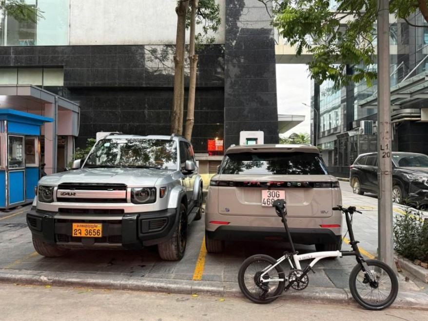 iCaur V27 mang biển Lào xuất hiện tại Việt Nam