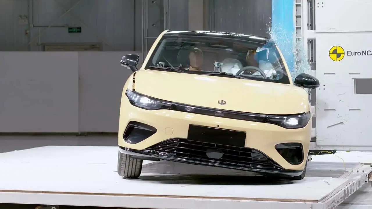 Geely EX2 đạt 5 sao từ Euro NCAP, xe Trung Quốc bây giờ an toàn vậy sao? Các mẫu xe Trung Quốc đang ngày một cải thiện thành tích trong những chương trình đánh giá an toàn độc lập
