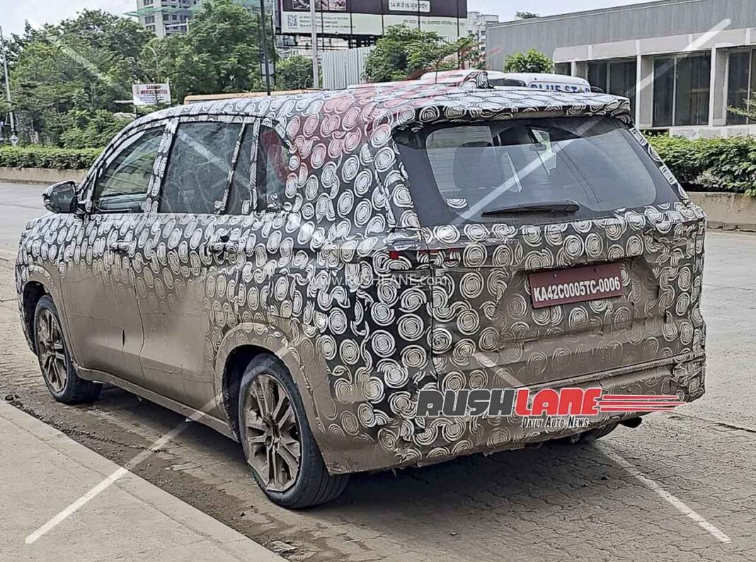 Toyota Innova facelift 2027 lộ nội thất Toyota Innova facelift 2027 lộ nội thất