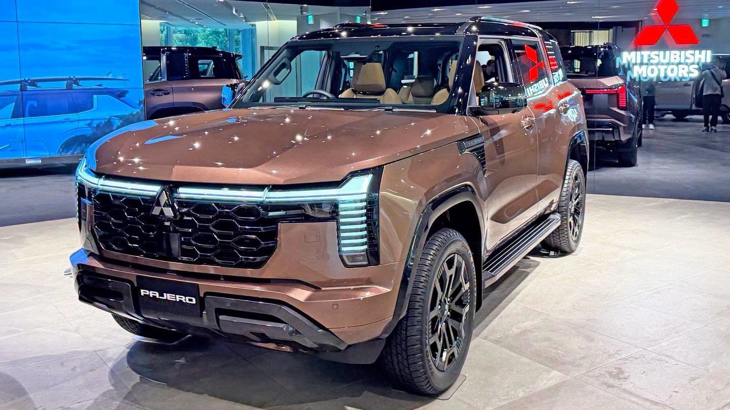 Mitsubishi Pajero mới mở bán tại Thái Lan ngày 19/10, có ba phiên bản