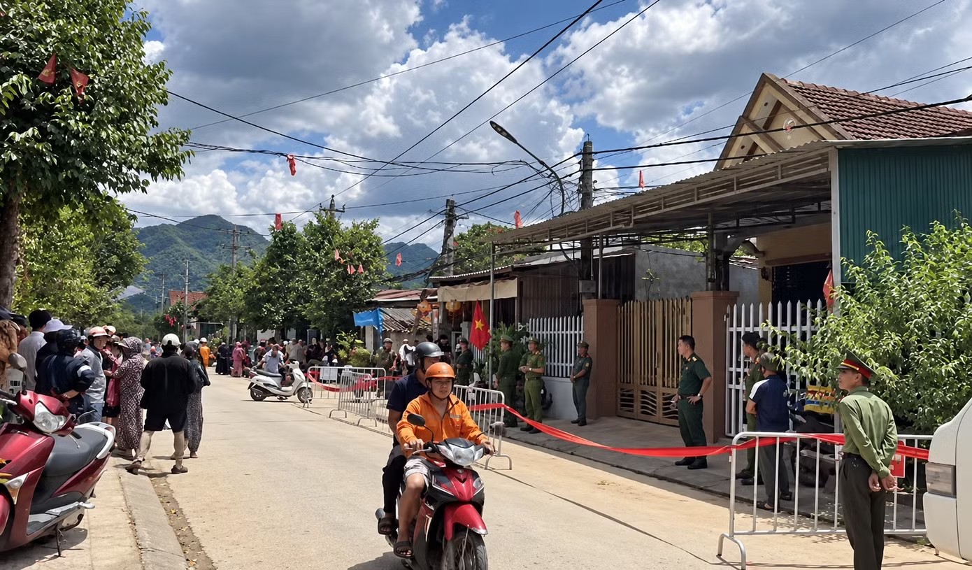 Vợ tử vong tại nhà với nhiều vết thương, người chồng gặp TNGT cách 15km Vợ tử vong tại nhà với nhiều vết thương, người chồng gặp TNGT cách 15km