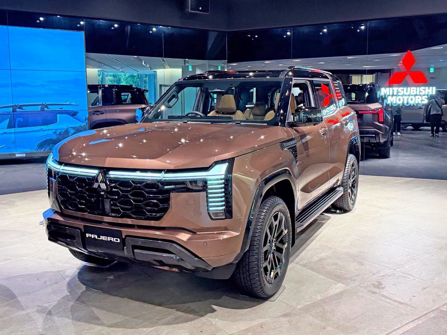 Hơn 3.000 khách đăng ký trước Mitsubishi Pajero thế hệ mới bán ra