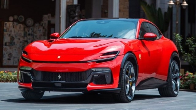 Ferrari Purosangue giá khoảng 40 tỷ đồng lần đầu lăn bánh trên phố Việt