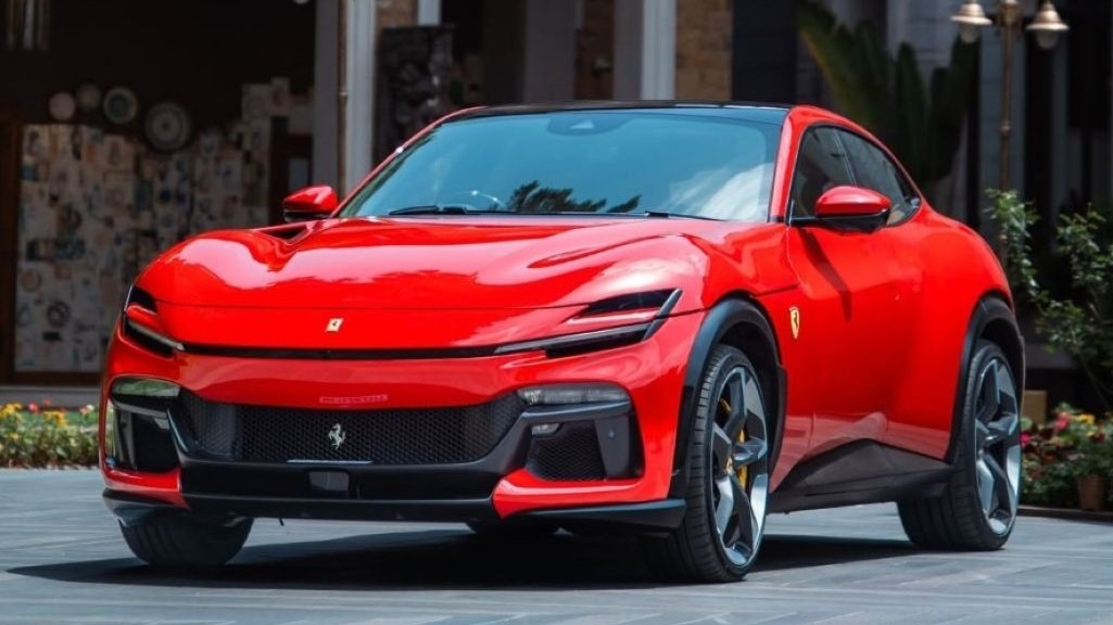 Ferrari Purosangue giá khoảng 40 tỷ đồng lần đầu lăn bánh trên phố Việt