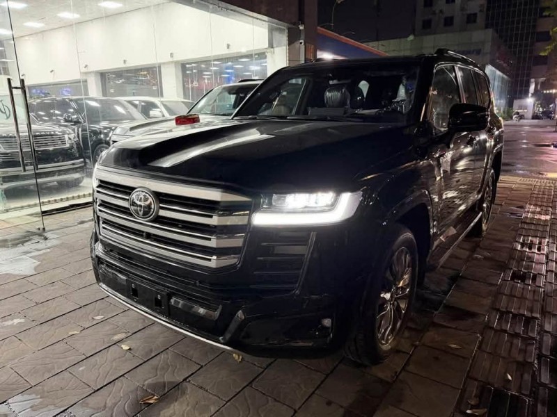 Ảnh thực tế Toyota Land Cruiser 300 HEV vừa ra mắt Việt Nam, giá từ 4,71 tỷ đồng Ảnh thực tế Toyota Land Cruiser 300 HEV vừa ra mắt Việt Nam, giá từ 4,71 tỷ đồng