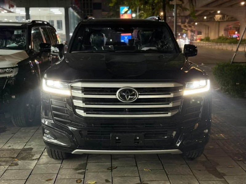 Ảnh thực tế Toyota Land Cruiser 300 HEV vừa ra mắt Việt Nam, giá từ 4,71 tỷ đồng Ảnh thực tế Toyota Land Cruiser 300 HEV vừa ra mắt Việt Nam, giá từ 4,71 tỷ đồng