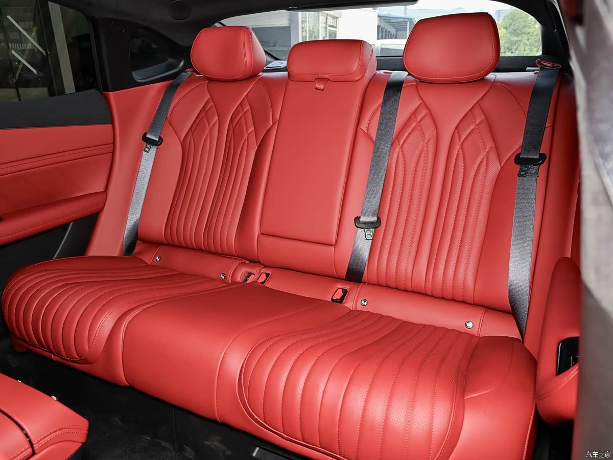 Sedan điện hiệu suất cao Geely Galaxy TT chính thức ra mắt với Hàng ghế sau của Geely Galaxy TT
